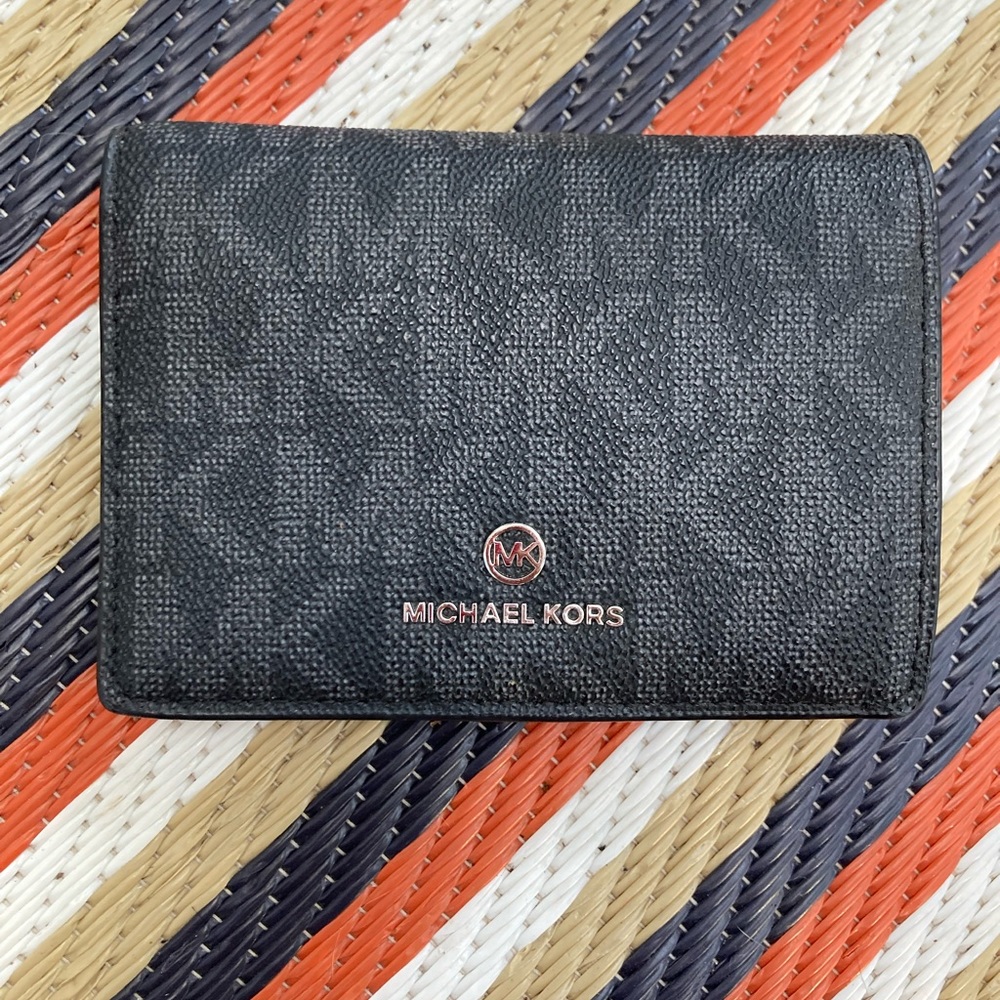New Michael Kors Jet Set Charm Medium Logo Wallet with Gold Plated Logo